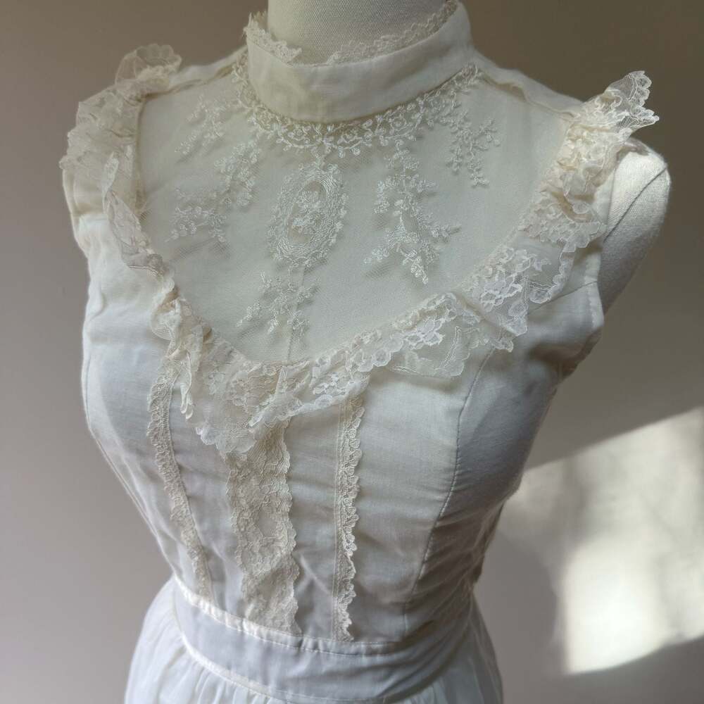 Vintage Candi Jones California Victorian Prairie Style Lace Detail Dress